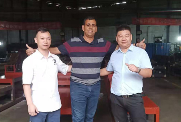 开云(中国)Kaiyun·官方网站_印度朋友采购全自动C型钢机